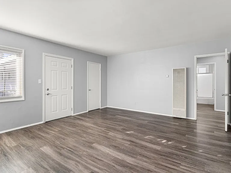 1577 Pine Avenue — Photo 7