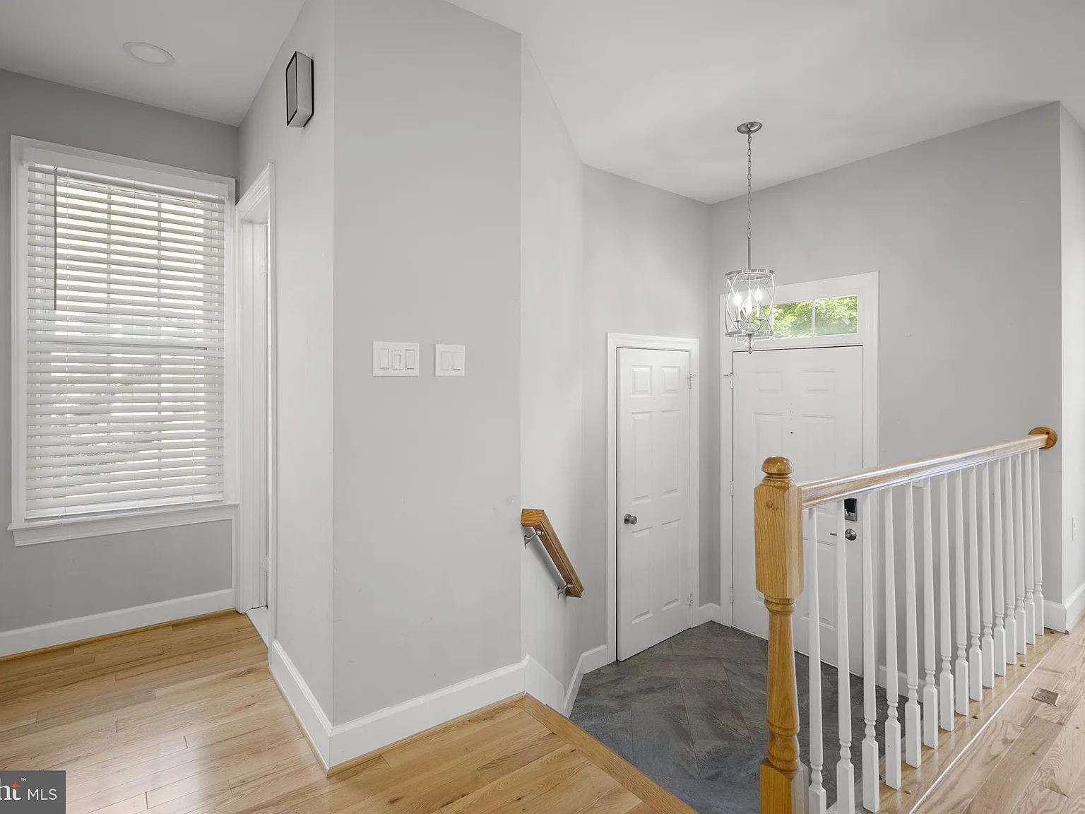 3 bed, 4.0 bath, 2195 sqft, $4,999 — Photo 4