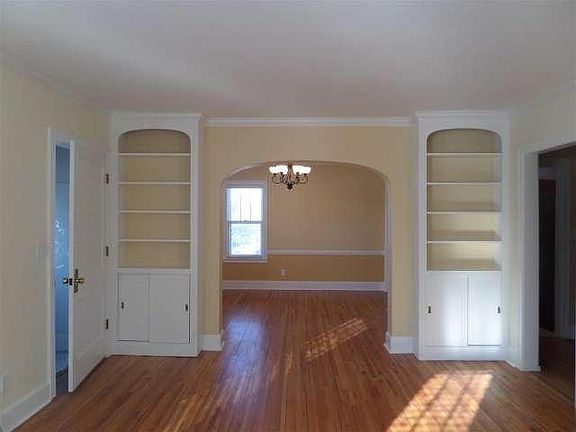 4th image of 1321 Sharon St
