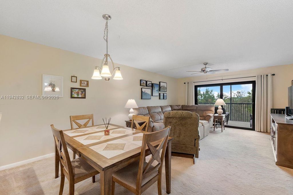 2200 S Cypress Bend Dr APT 406, photo 3