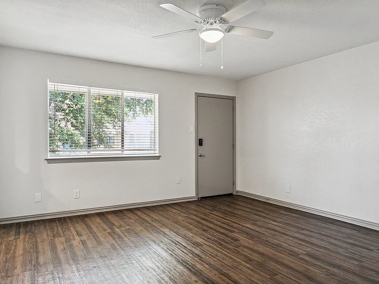 Colony House — Photo 9