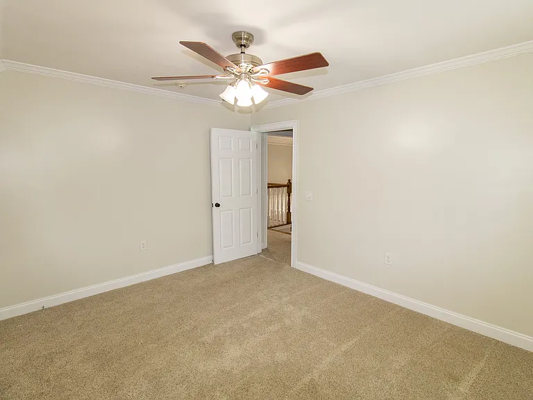 906 Monarch Cir — Photo 10