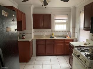 113 Pine Grove Ter, Newark, NJ 07106