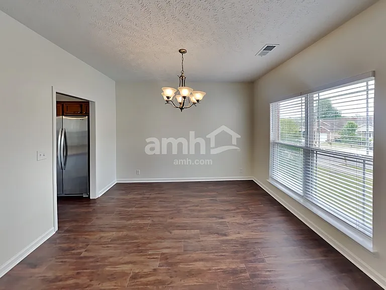 305 Schoolhouse Ct — Photo 5
