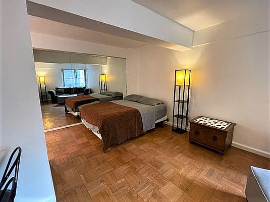 4th image of 100 W 57th St APT 12P