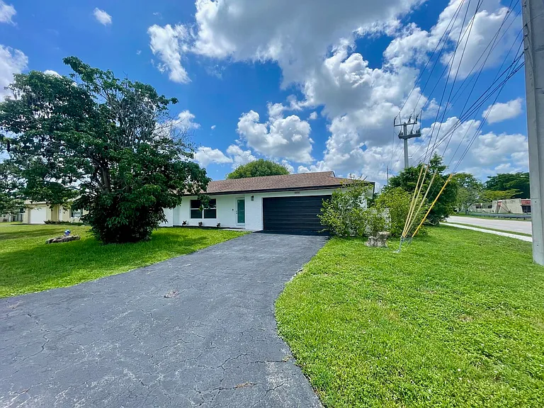 6606 NW 95th Ave — Photo 1