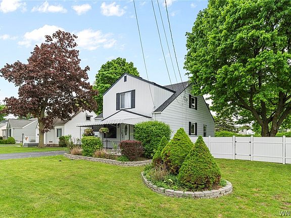 3rd image of 372 Aurora St