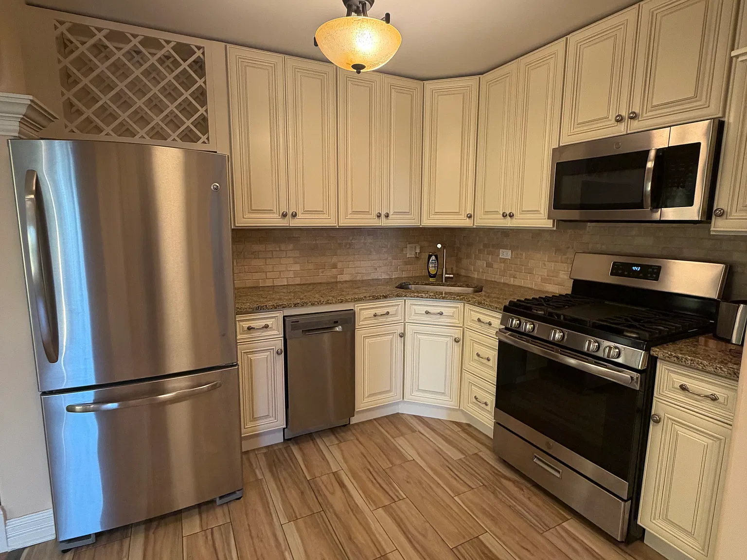 1 bed, 1050 sqft, $1,800 — Photo 2