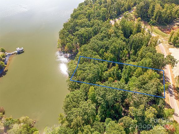 5th image of 621 Waterton Trl