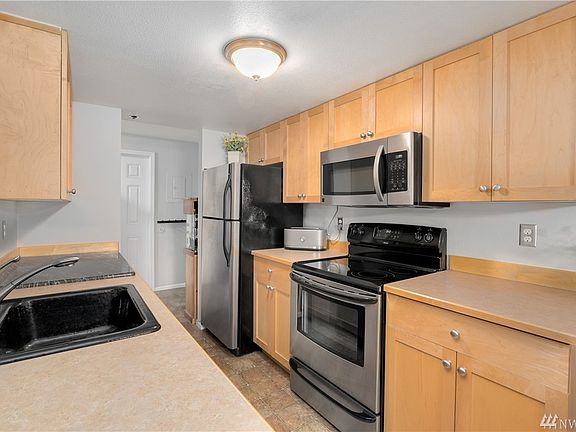 5th image of 1522 NE 175th St Unit 103