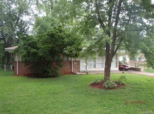 2208 Vorhof Dr, Saint Louis, MO 63136