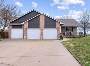 102 Robin Ct, Andale, KS 67001
