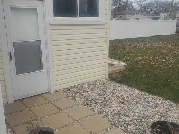 4th image of 26354 Delton St