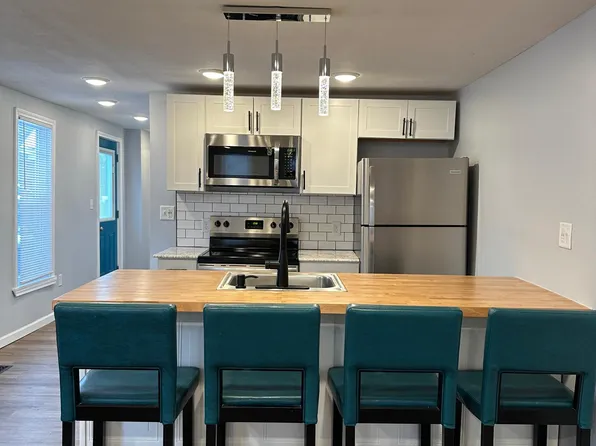 210 N McBride St APT 2, Syracuse, NY 13203