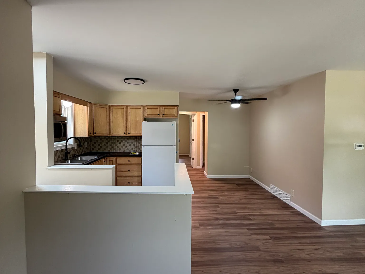 3 bed, 918 sqft, $1,350 — Photo 3