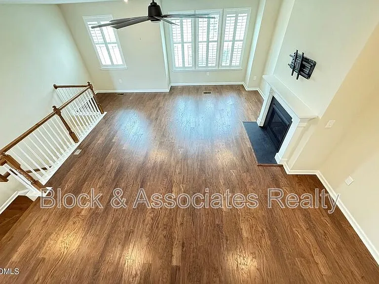 537 Austin View Blvd — Photo 14