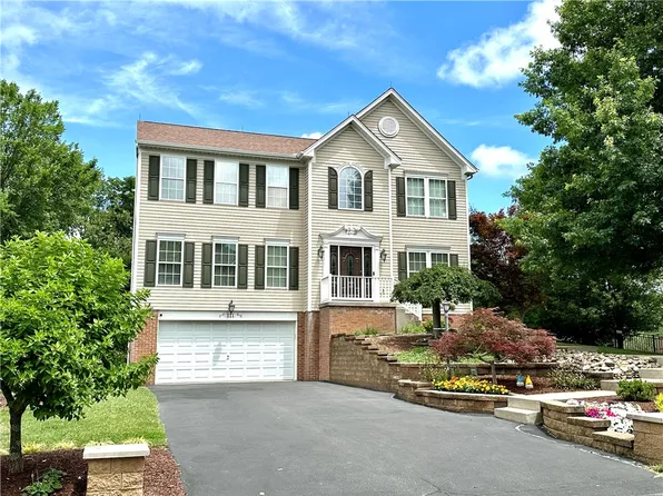 111 Cherrywood Dr, New Kensington, PA 15068