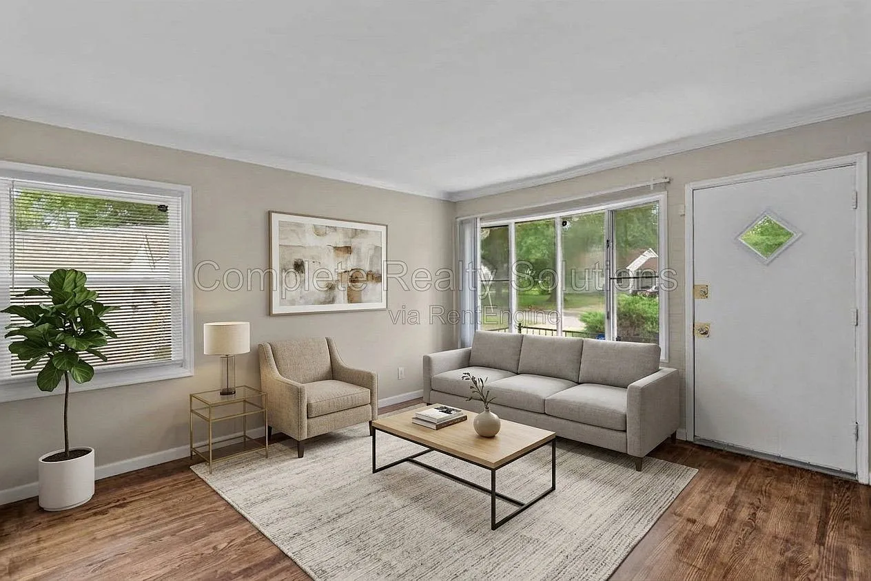 3 bed, 1.0 bath, 842 sqft, $1,100 — Photo 1