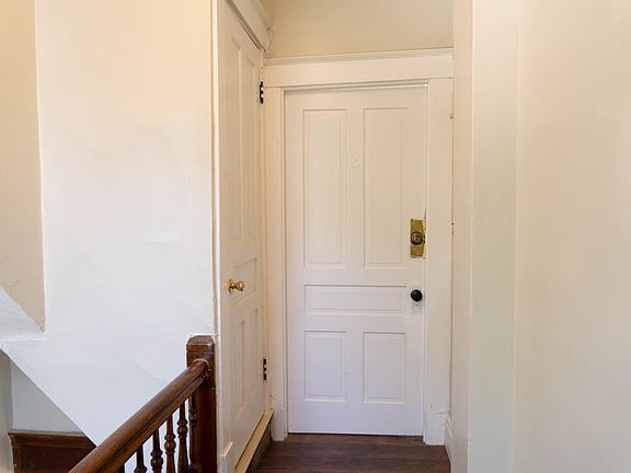 3rd image of 1122 Rosemont Ave #2