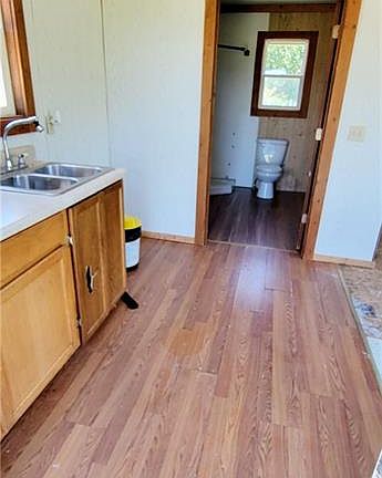 4th image of 1276 1800th St