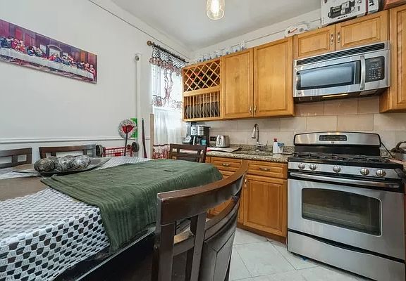 2nd image of 850 Southern Blvd APT 6H