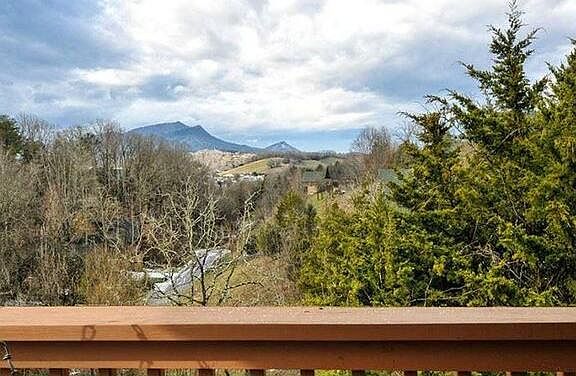 2nd image of 1543 Rainbow Ridge Way