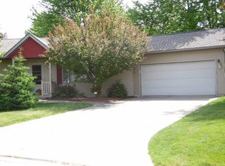 4635 Foxcroft Dr, Bay City, MI