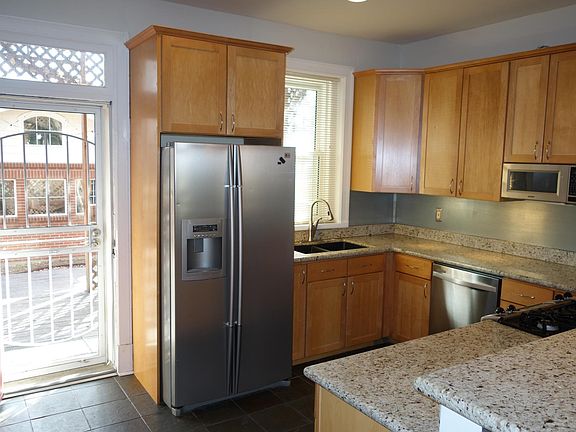 Awesome kitchen! Granite, stainless, dishwasher, built in microwave, gas range, and slate tile floor.