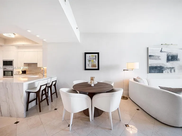 100 S Pointe Dr #702 — Photo 2