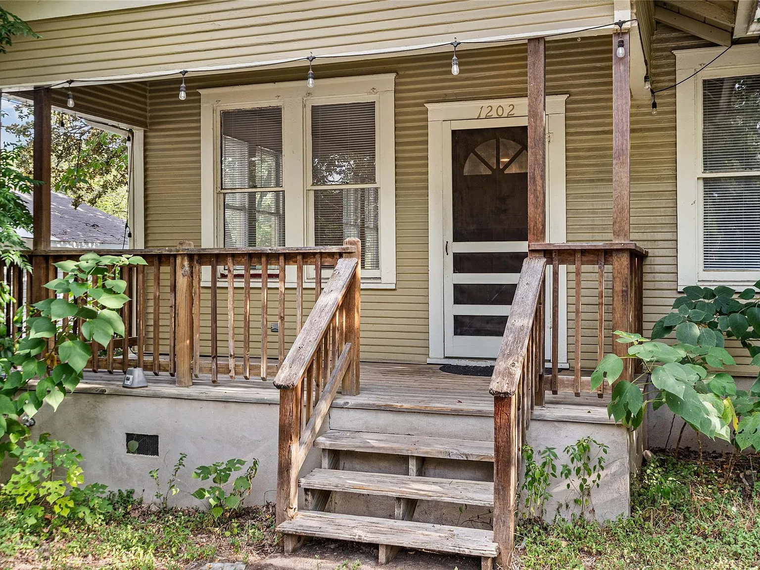 3 bed, 2.0 bath, 2188 sqft, $2,795 — Photo 2