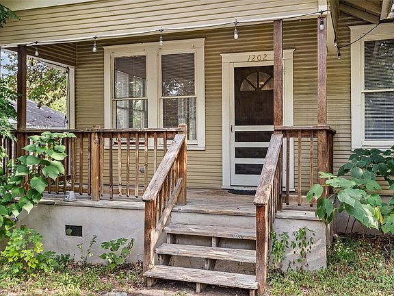 2nd image of 1202 E 13th St #A