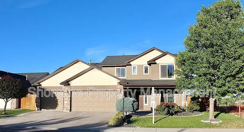 1st image of 902 N Park Vista Ave