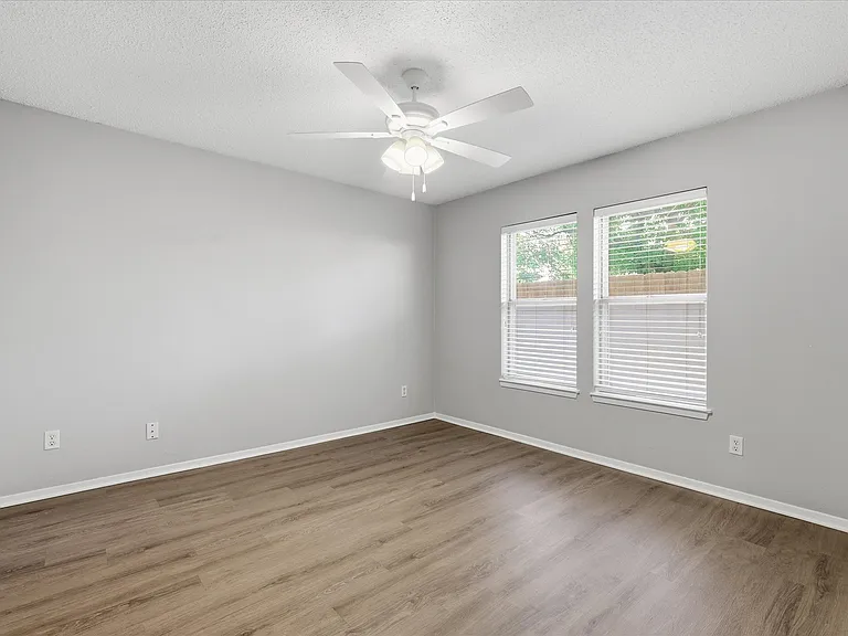 826 Shady Glen Ln — Photo 23