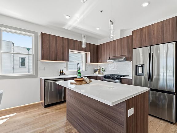 2nd image of 161 Woodlawn Ave #3