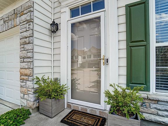 3rd image of 7137 Thorndale Ln