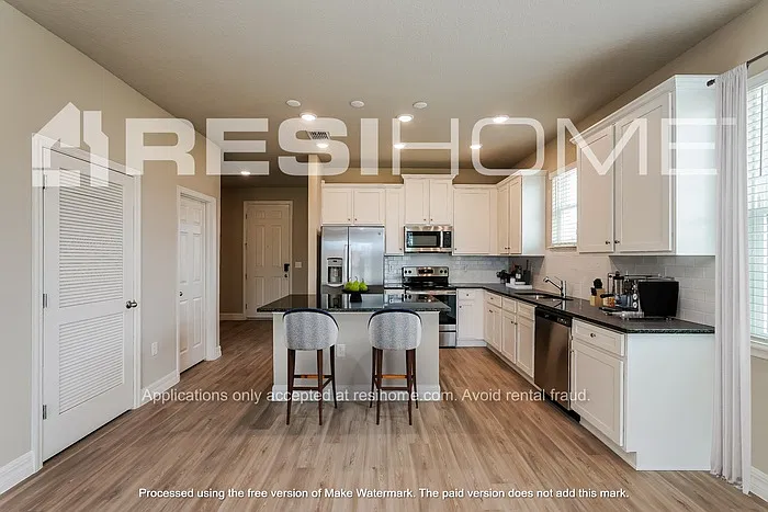 3 bed, 2.0 bath, 1432 sqft, $1,999 — Photo 3