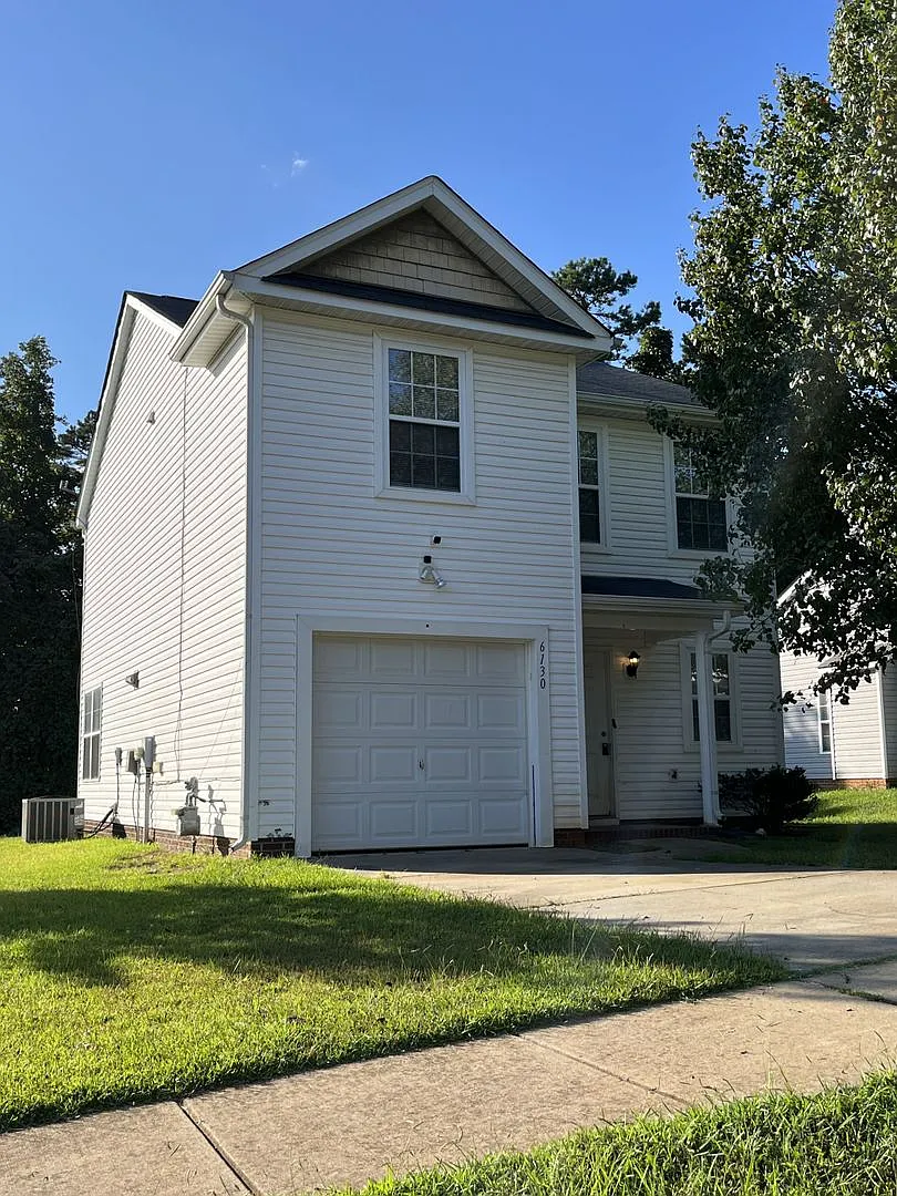 Coming Soon Refreshed 3 Bedroom House In Nw Charlotte — Photo 1