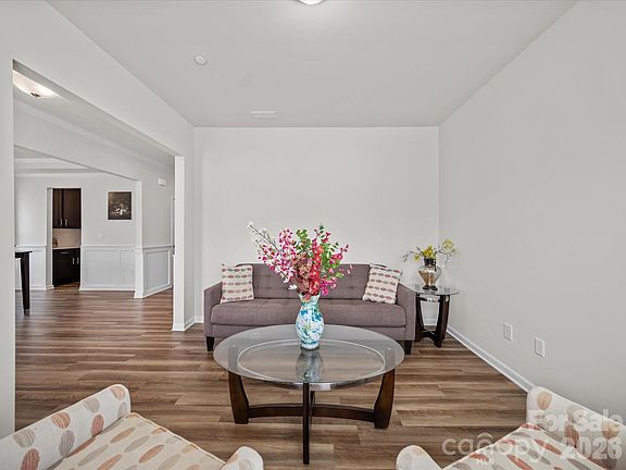 4th image of 9582 Creighton Rd NW