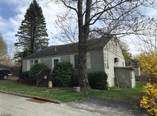 19 Magnolia Rd, Hewitt, NJ 07421