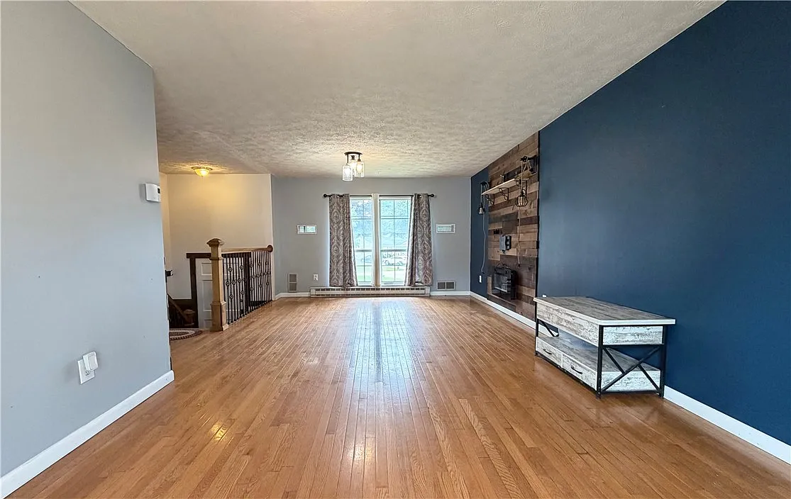 4 bed, 2.0 bath, 1610 sqft, $2,200 — Photo 4