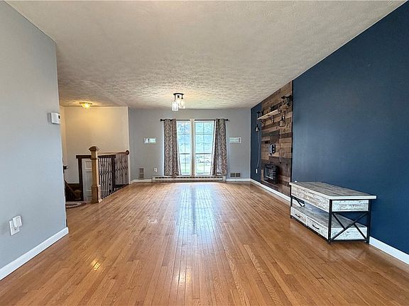 4th image of 11 Cherry Cir