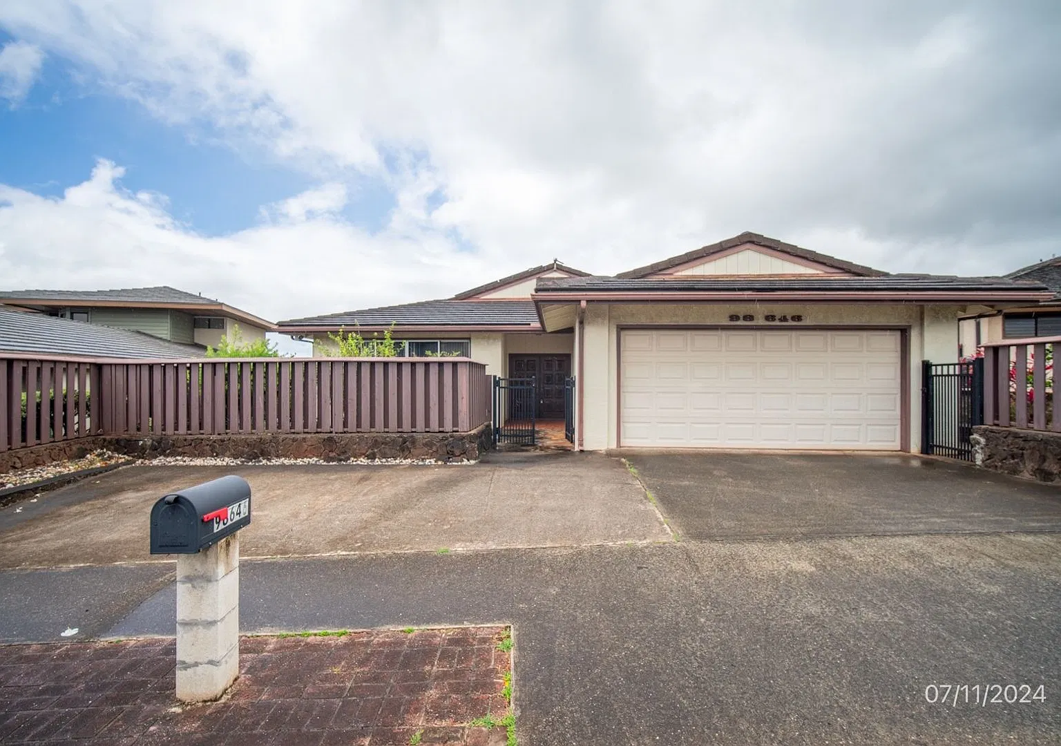 5bd 3ba 2car Garage House In Aiea — Photo 1