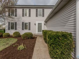 1042 Heritage Ln, Oregon, OH 43616