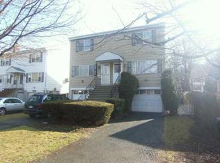 27 Hollow Wood Ln #A, Greenwich, CT 06831