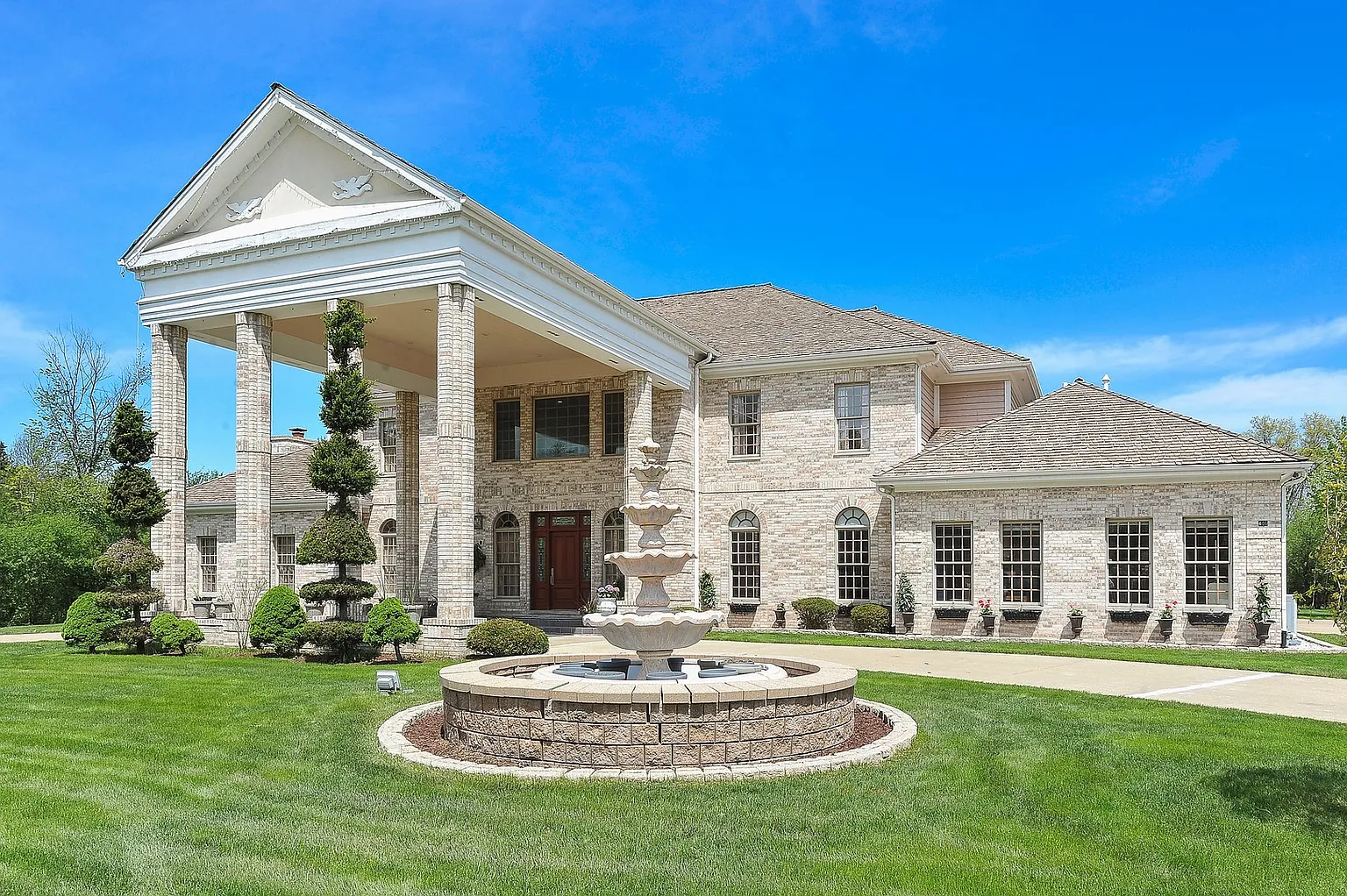 406 Oak Brook Rd photo 1