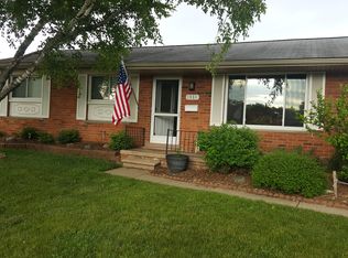 1956 Castleton Dr, Troy, MI 48083