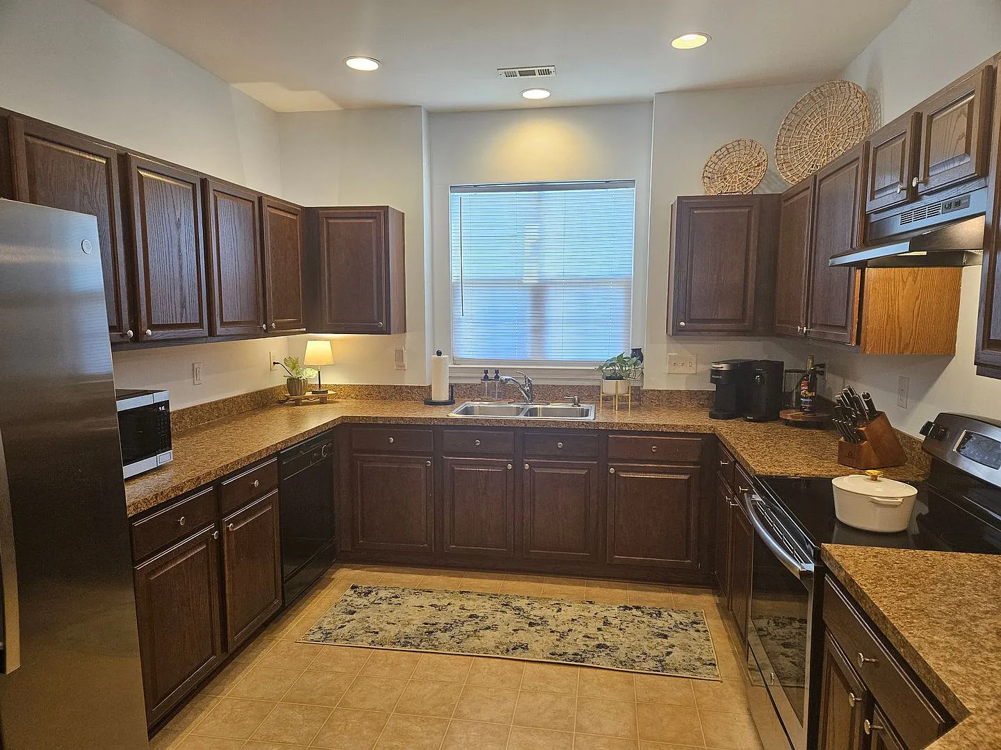 End Unit Townhome! — Photo 3
