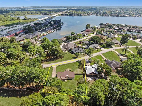 12961 Pelican Blvd, Willis, TX 77318