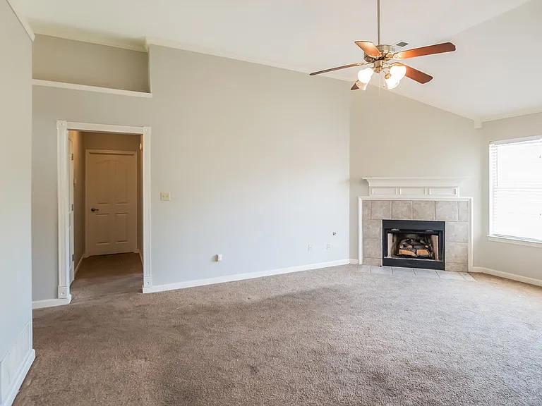 6254 Ravenwood Park N — Photo 2