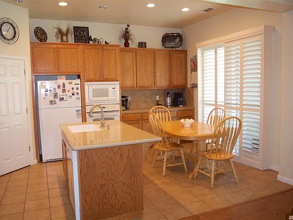 3rd image of 997 Heartland Dr